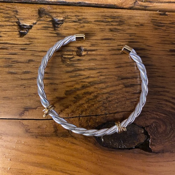 Montana Silversmiths Barbed Wire Women’s Cuff / Bracelet - Picture 8 of 9